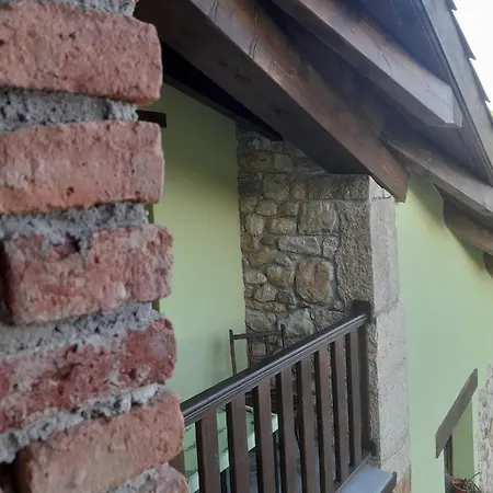 Bed & Breakfast La Del Canario Onís