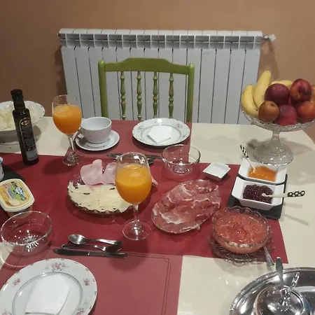 La Del Canario Bed & Breakfast Onís